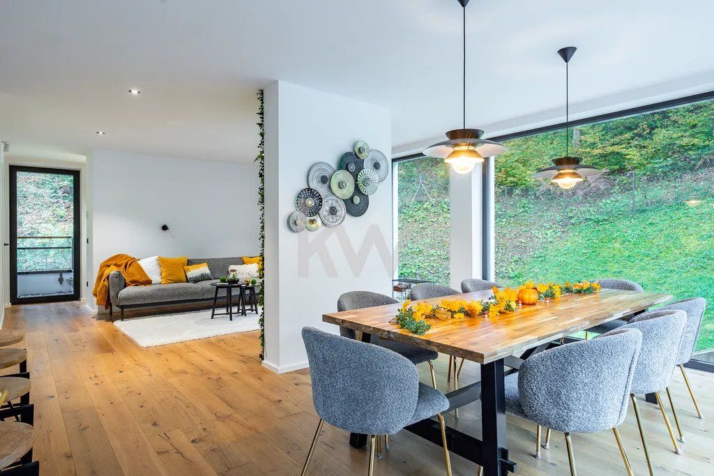 Property photo 2 of 40