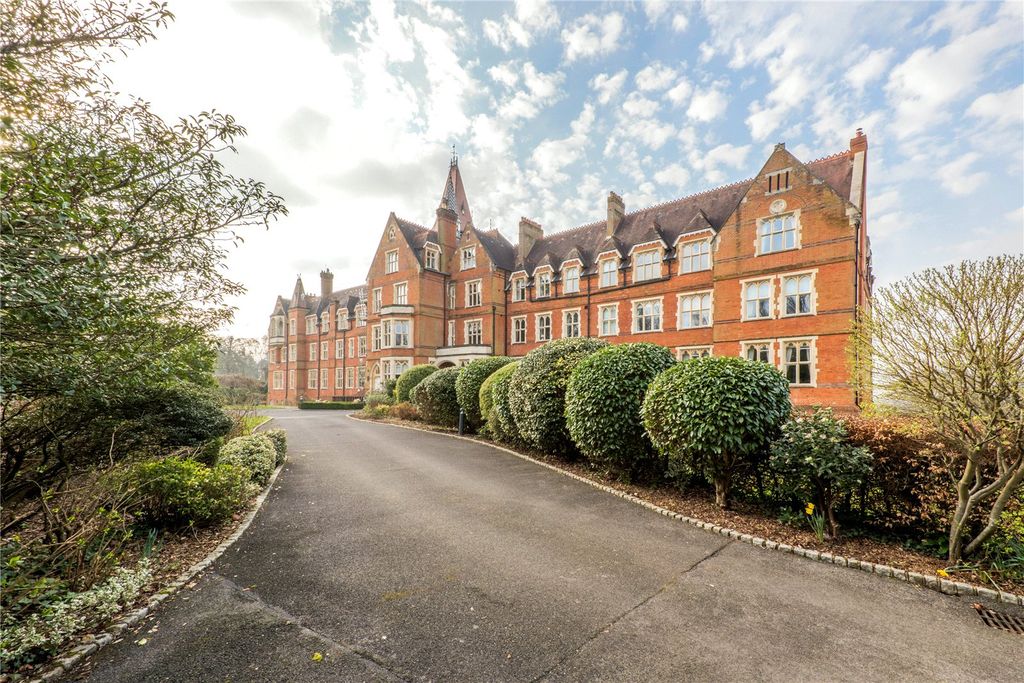 Additional image 9 of 3 bed flat for saleWolfs Row, Oxted, Surrey RH8