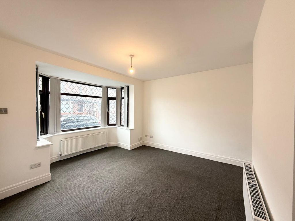 Property photo 2 of 11 Picture No. 27