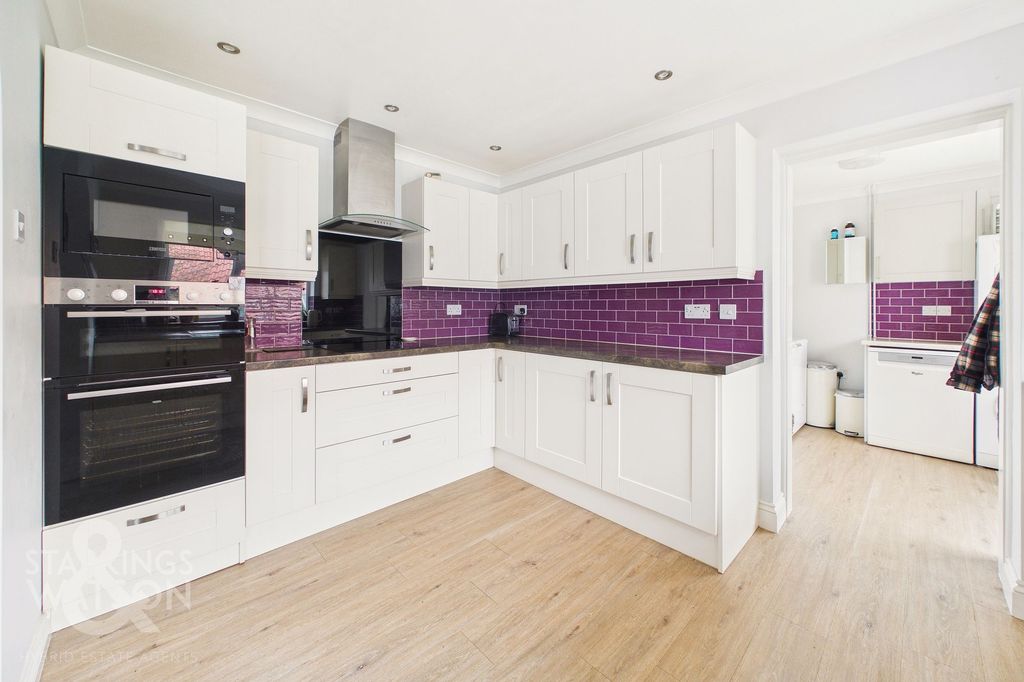 Property photo 2 of 34