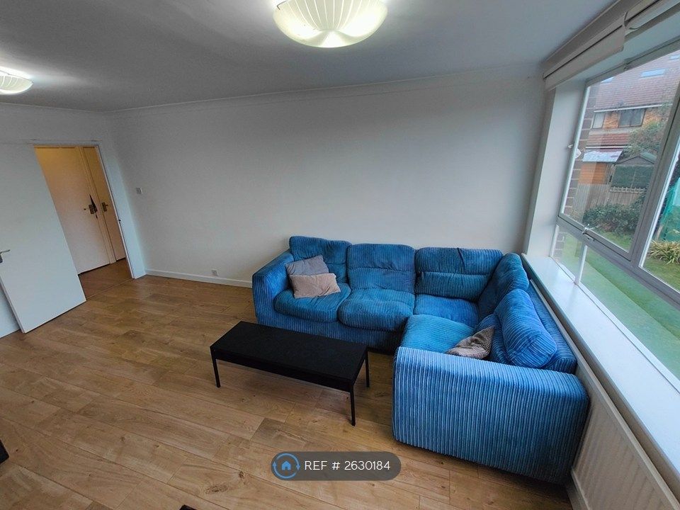 Property photo 1 of 10 Living Room