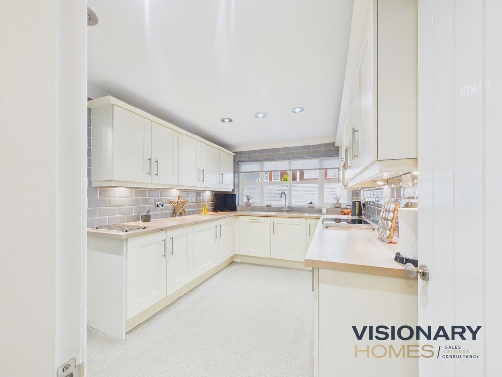 Property photo 1 of 19 Kitchen