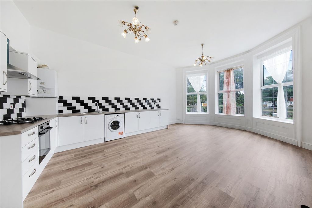 Property photo 2 of 11 Flat 2, 88 Eltham Road - Mxybjmkejunujkenfmdh.Jpg