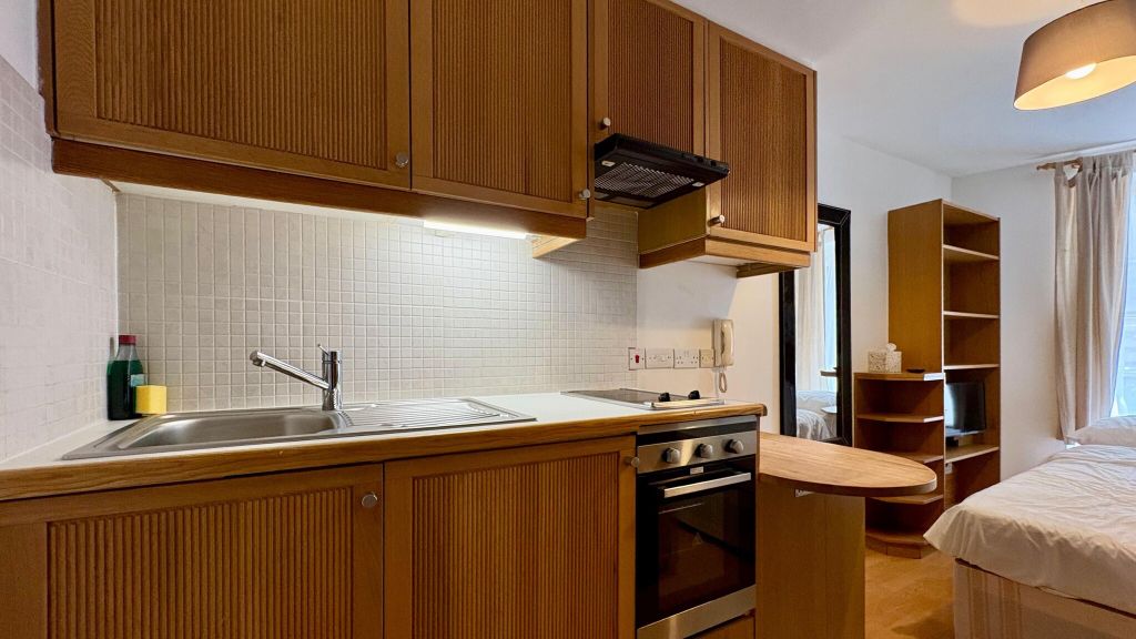 Property photo 2 of 7 Kitchen