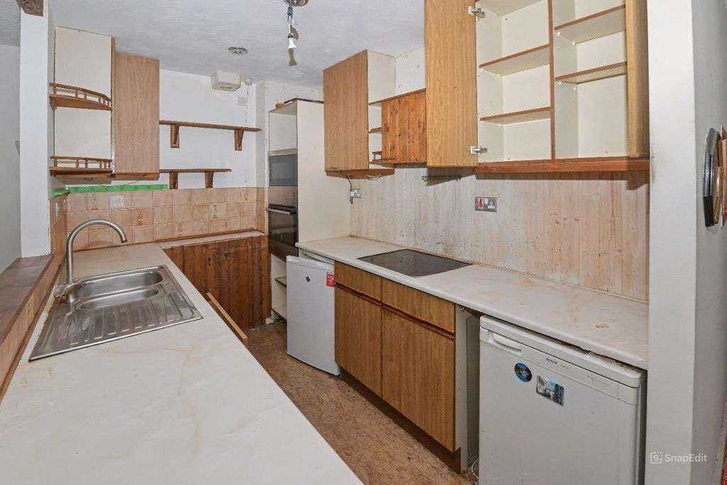 Property photo 2 of 6 16 William Tarver Close, Warwick, Warwickshire, CV34 4Ue