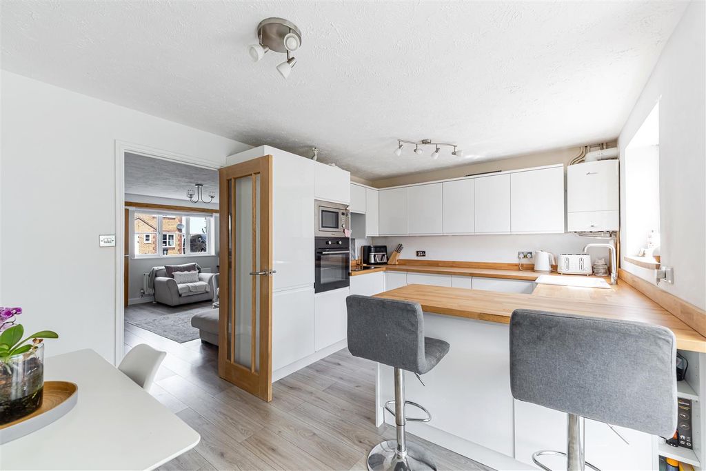 Property photo 3 of 18 Kitchen/Diner