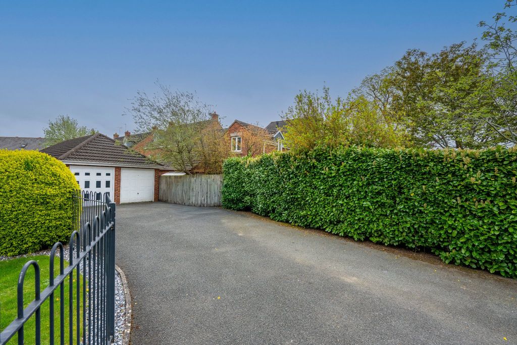 Property photo 2 of 21 Photograph 2