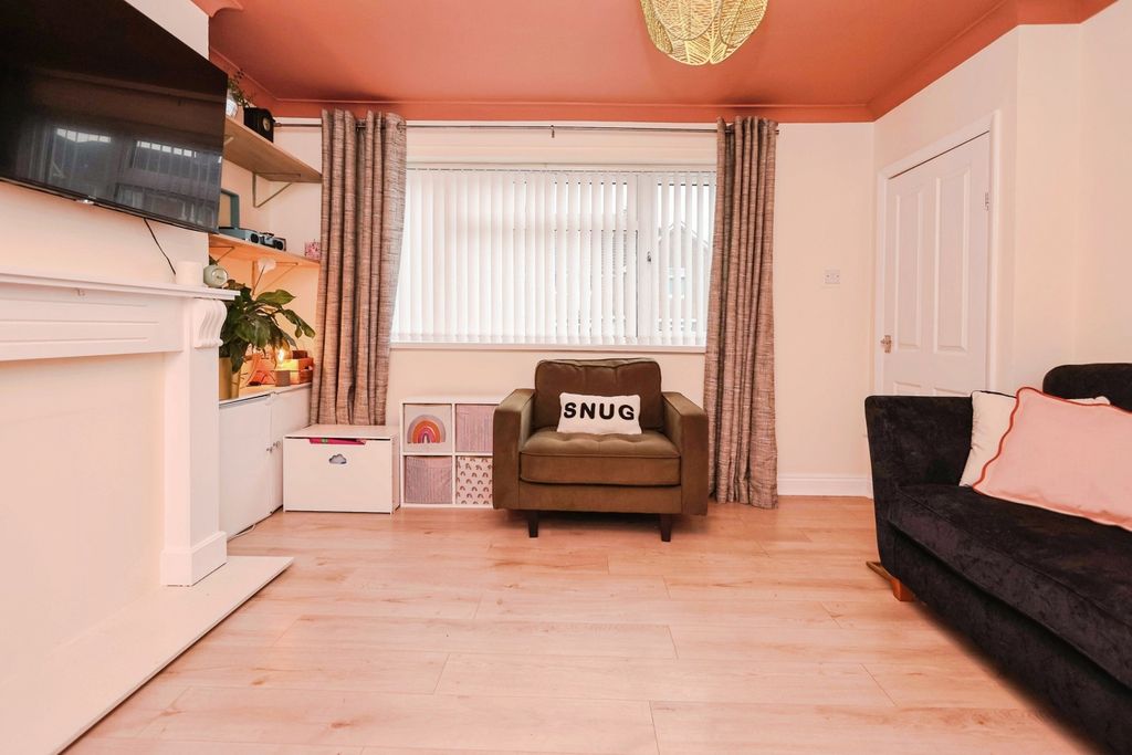 Property photo 3 of 12 Pbox-Img.Jpg