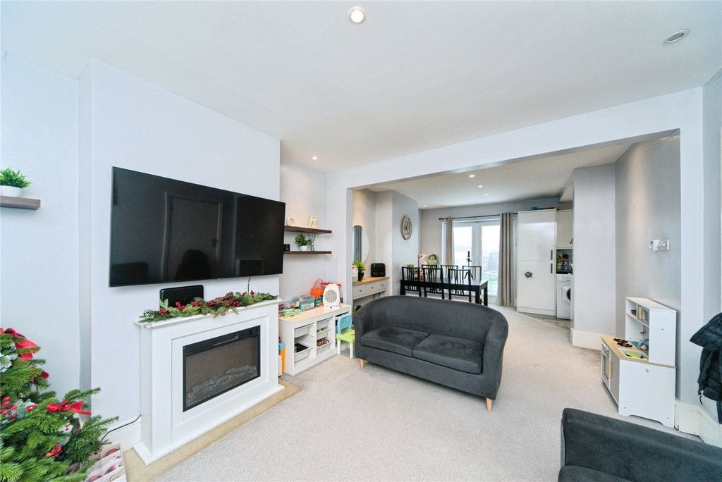 Property photo 3 of 17 Picture No. 15