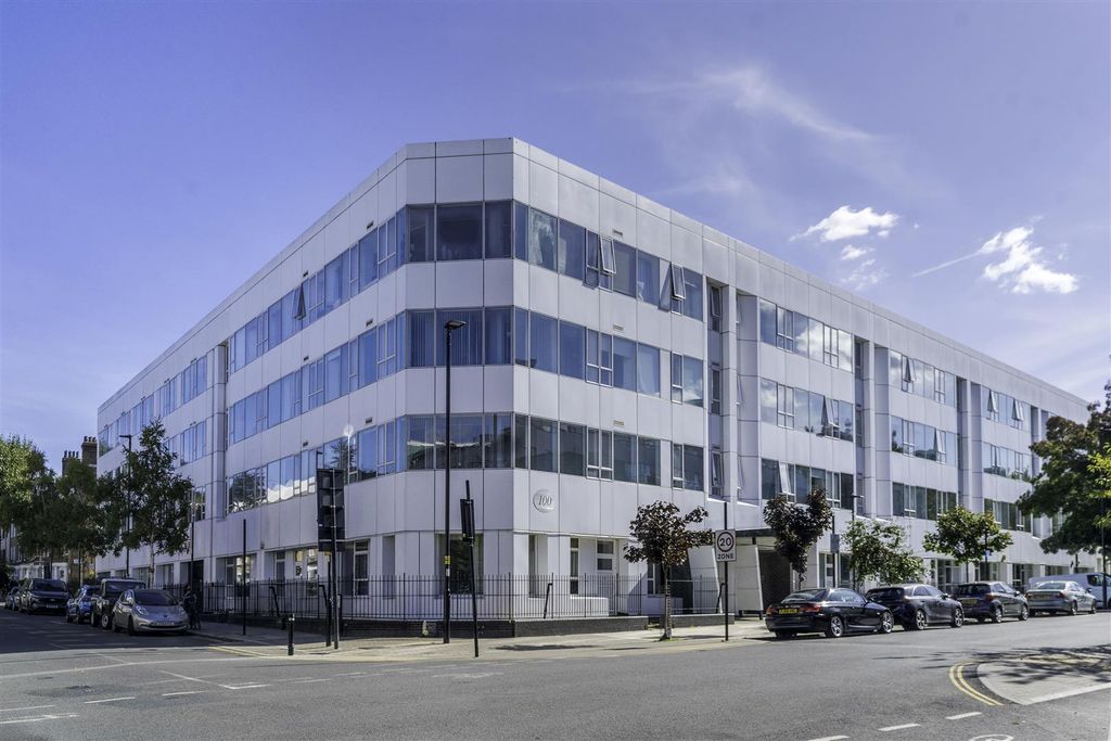 Property photo 2 of 9 02 To Let 2 Bedroom Flat Lambeth Road Se1 Www.Isl