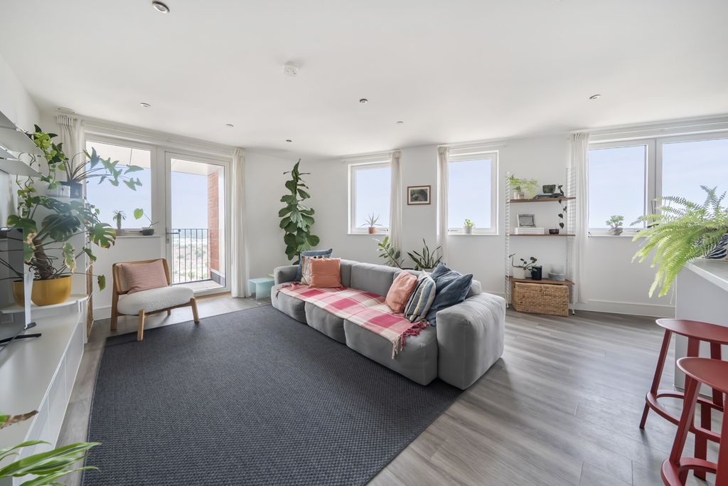 Property photo 1 of 23 1461135-20-6A2Fc7...
