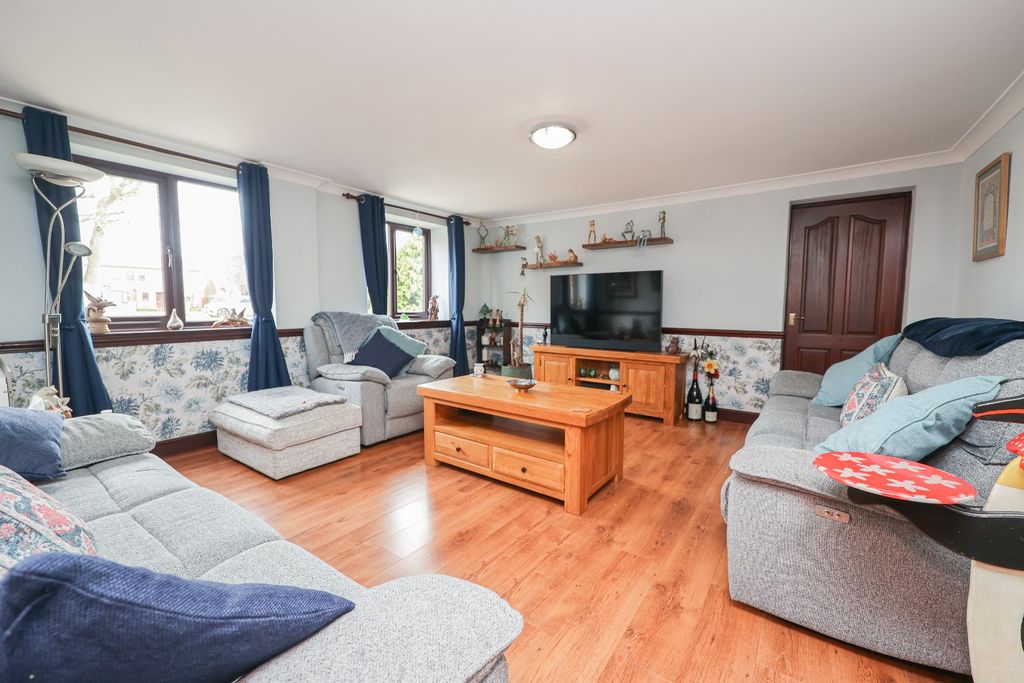 Property photo 3 of 28 5057392