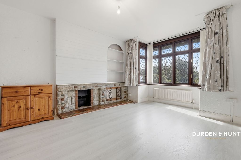 Property photo 3 of 32