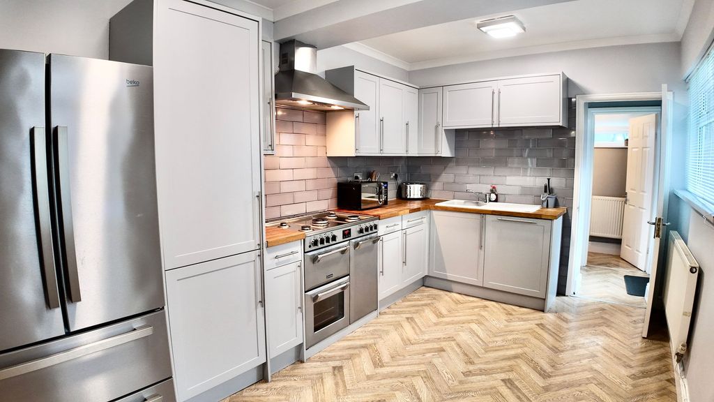 Property photo 3 of 26