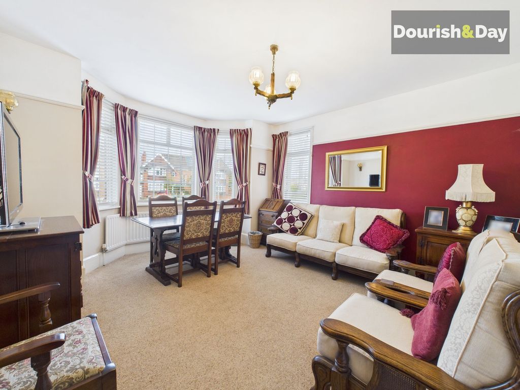 Property photo 3 of 27