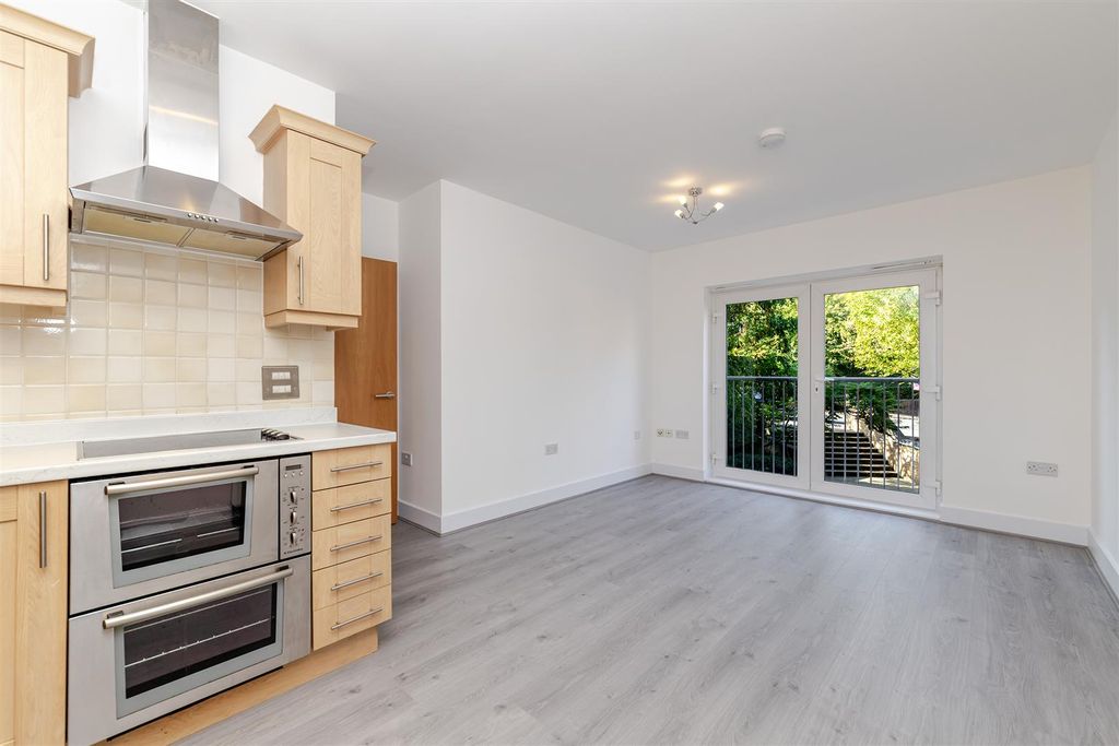 Property photo 2 of 24 7Centurioncourt-23.Jpg