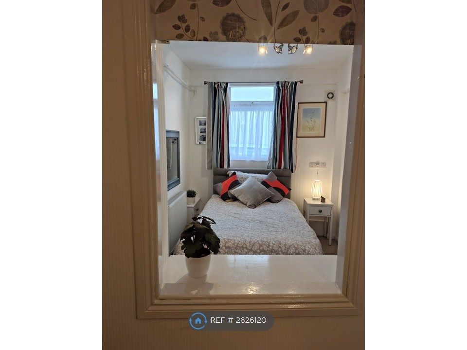 Property photo 1 of 14 Bedroom