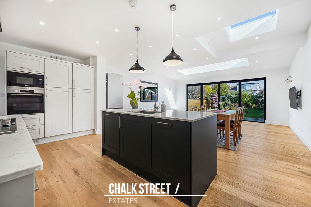 Property photo 3 of 32