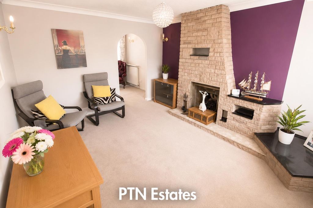 Property photo 2 of 15 Lounge.Png