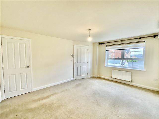 Property photo 3 of 21 Lounge