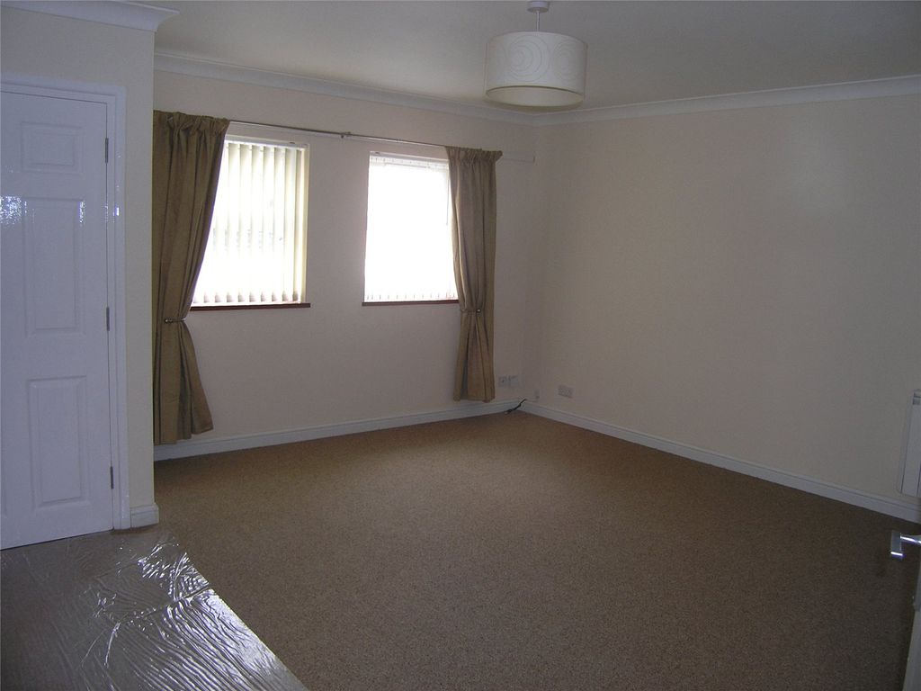 Property photo 2 of 8 Lounge