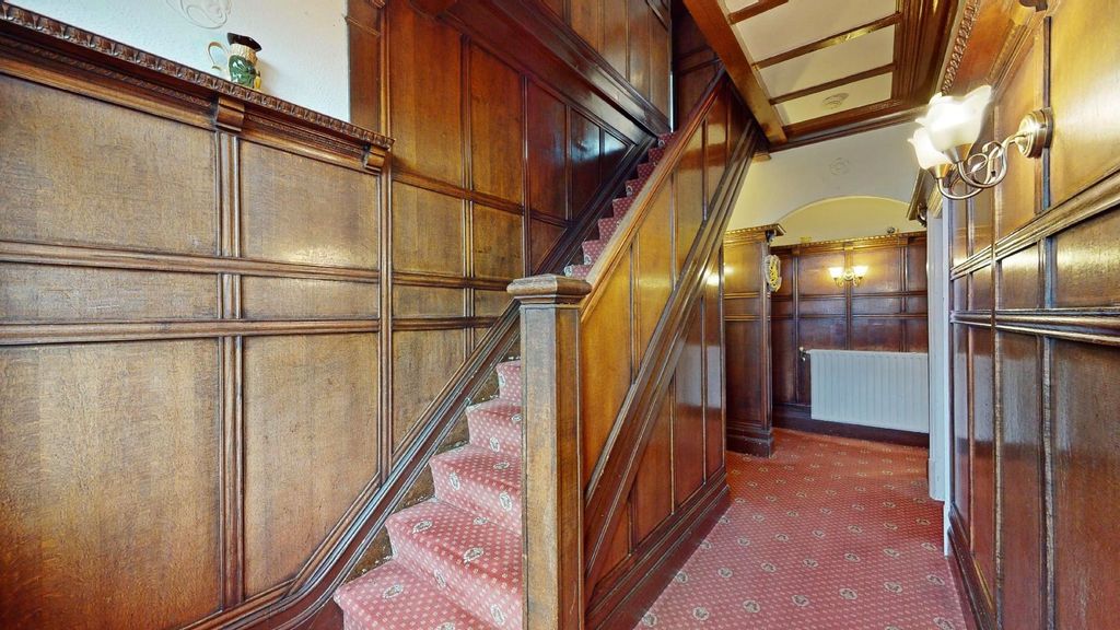 Property photo 2 of 23 Entrance Hall Way