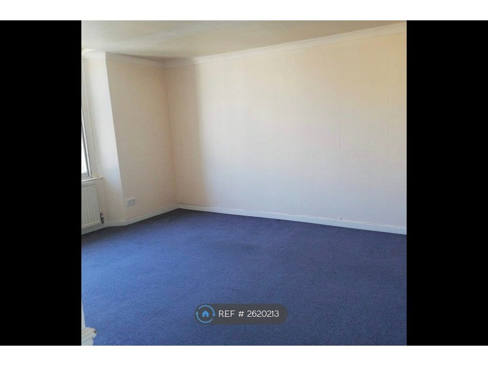Property photo 2 of 8 Lounge/Living Space