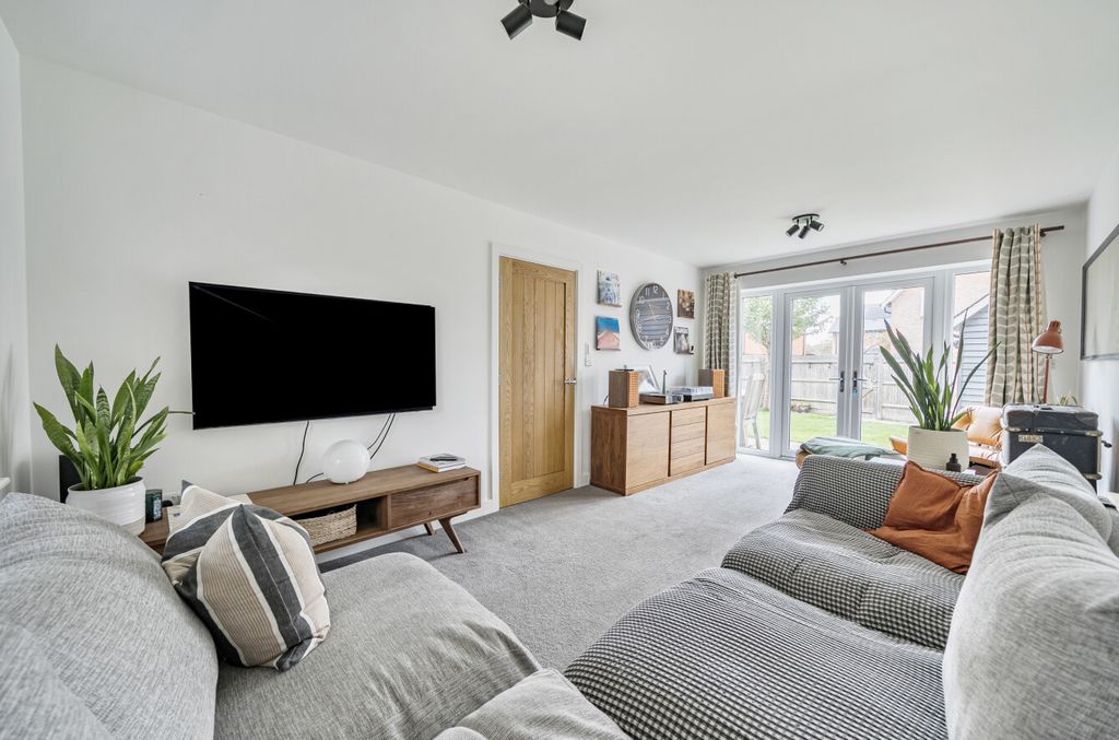 Property photo 3 of 15 1364625-28-68E680...