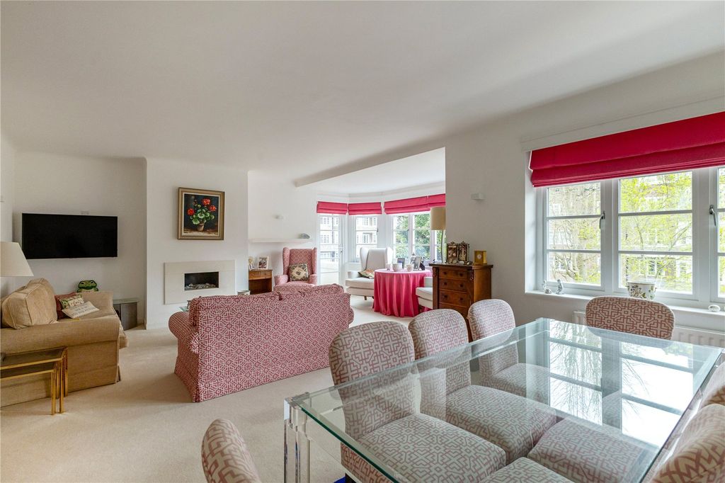 Property photo 3 of 15 Reception