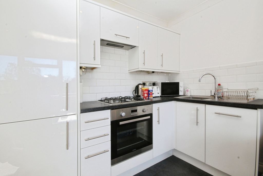 Property photo 3 of 8 Reception/Kitchen