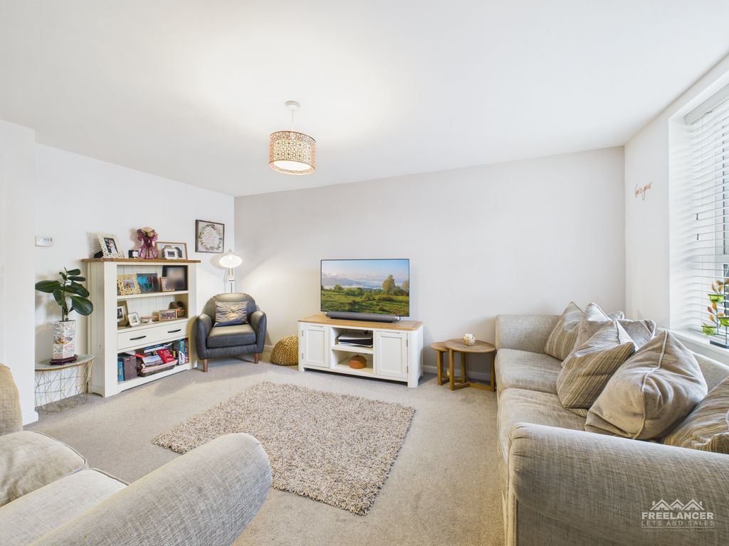 Property photo 1 of 20 Living Room