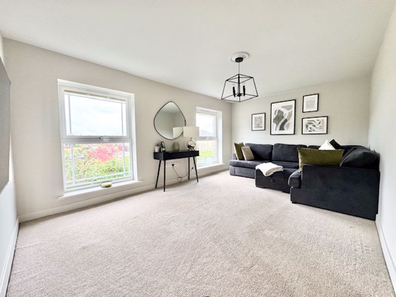 Property photo 3 of 24 Lounge