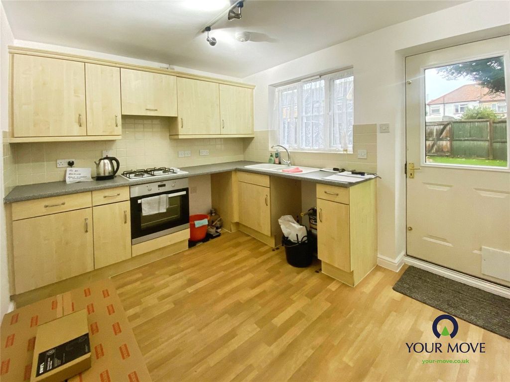 Property photo 3 of 12 Kitchen