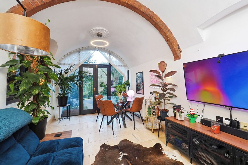 Property photo 3 of 15 Pbox-Img.Jpg