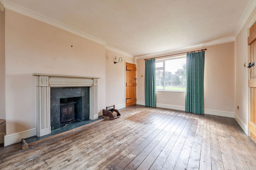 Property photo 2 of 28