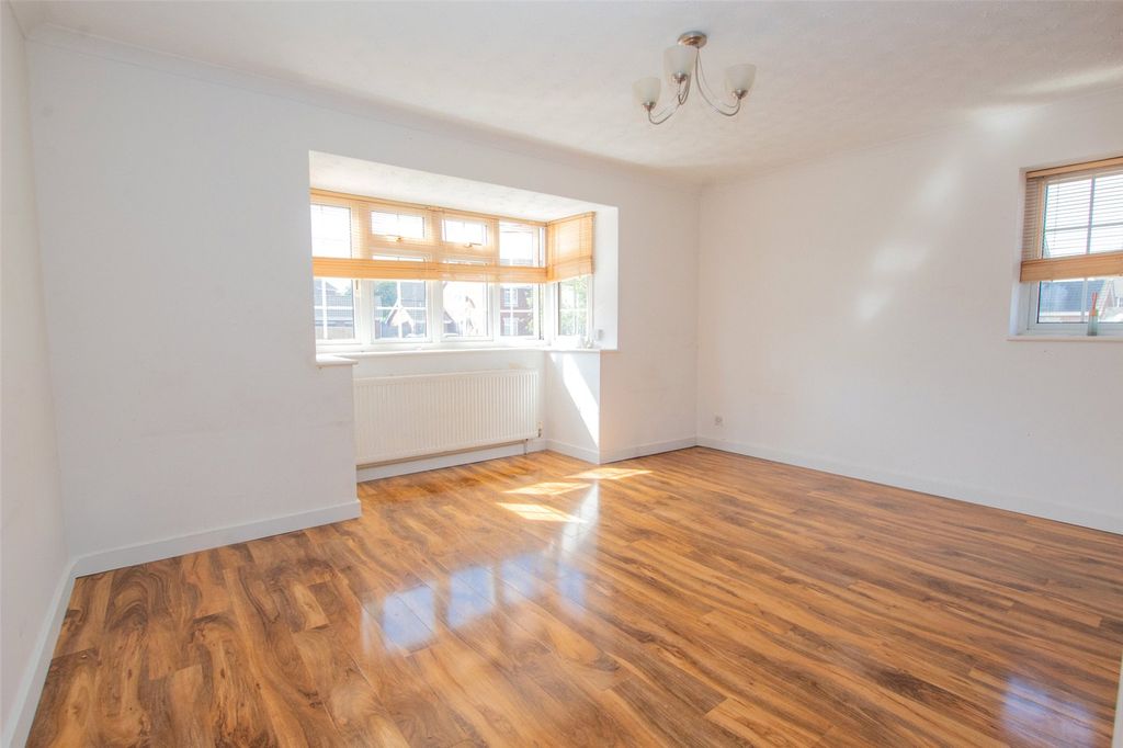 Property photo 3 of 19 Picture No. 02