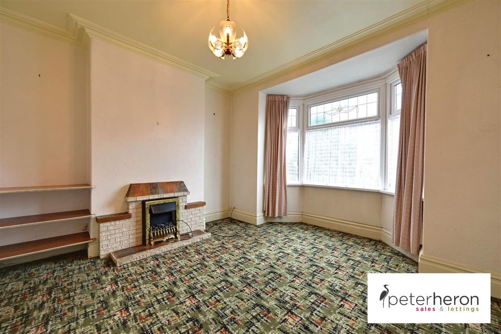 Property photo 2 of 16 Lounge