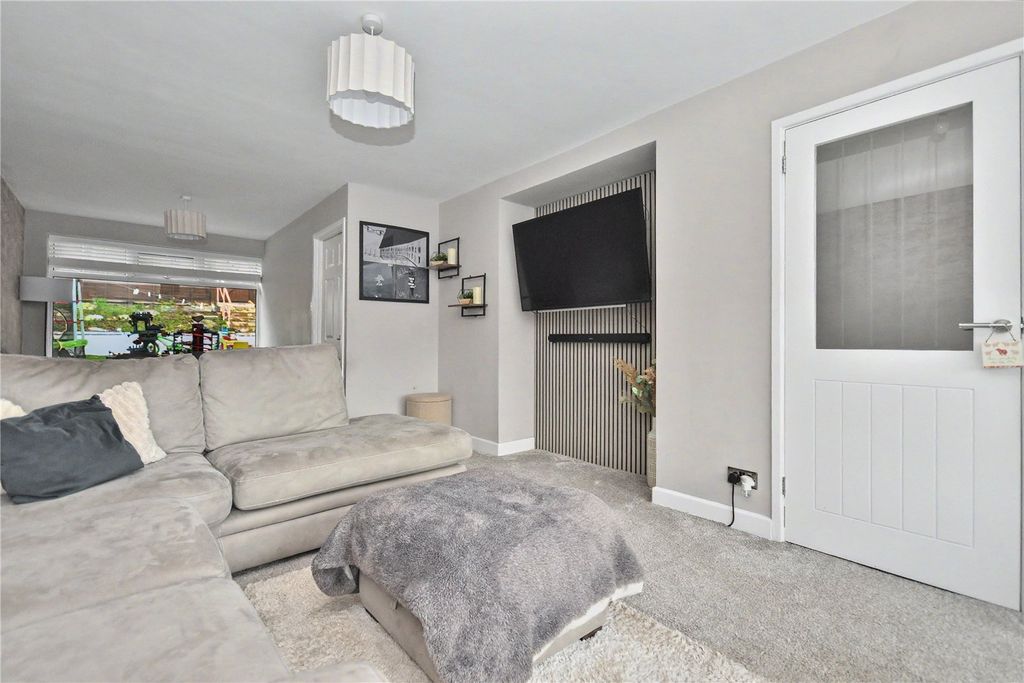 Property photo 2 of 17 Picture No. 11