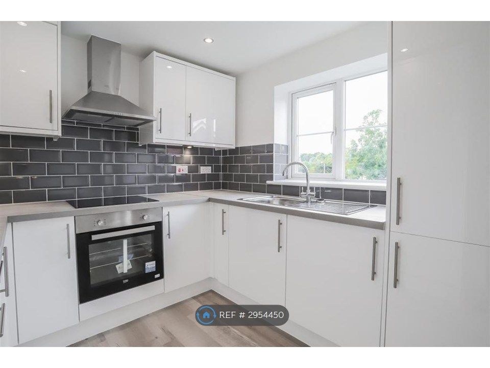 Property photo 2 of 12 Kitchen