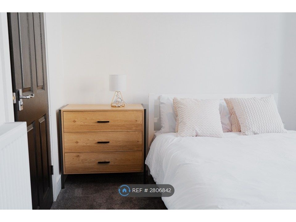Property photo 1 of 12 Room 1