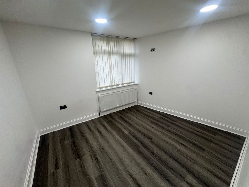 Property photo 2 of 7 Gallery