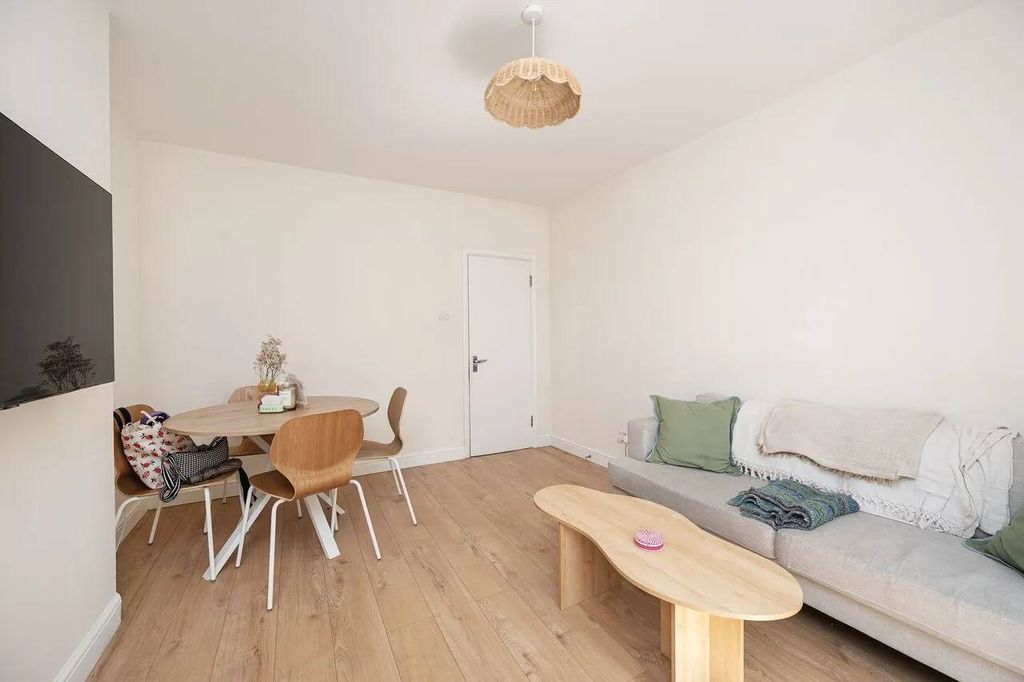 Property photo 1 of 7 2 Bedroom Flat For Rent In E1