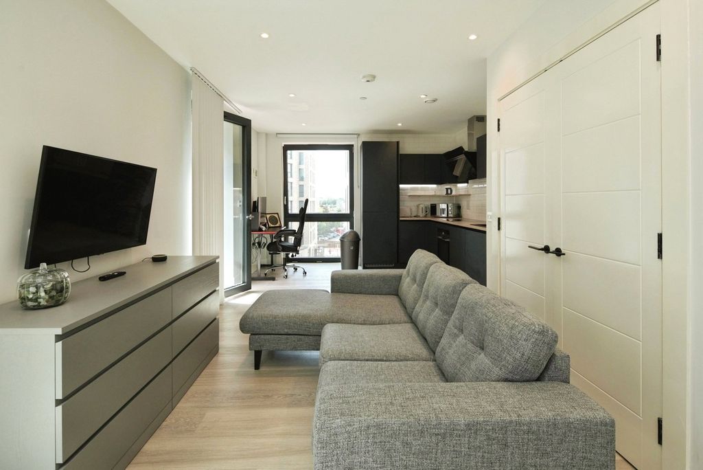 Property photo 3 of 20 Pbox-Img.Jpg