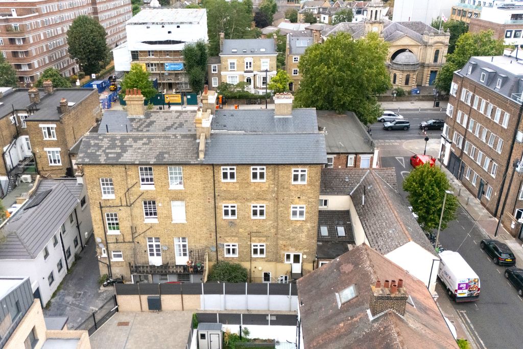Property photo 3 of 44 187 Balham High Road, Balham, London Sw12 9Be