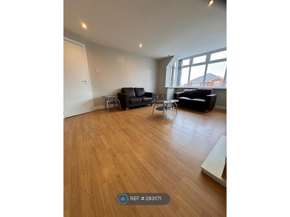Property photo 3 of 19 Lounge