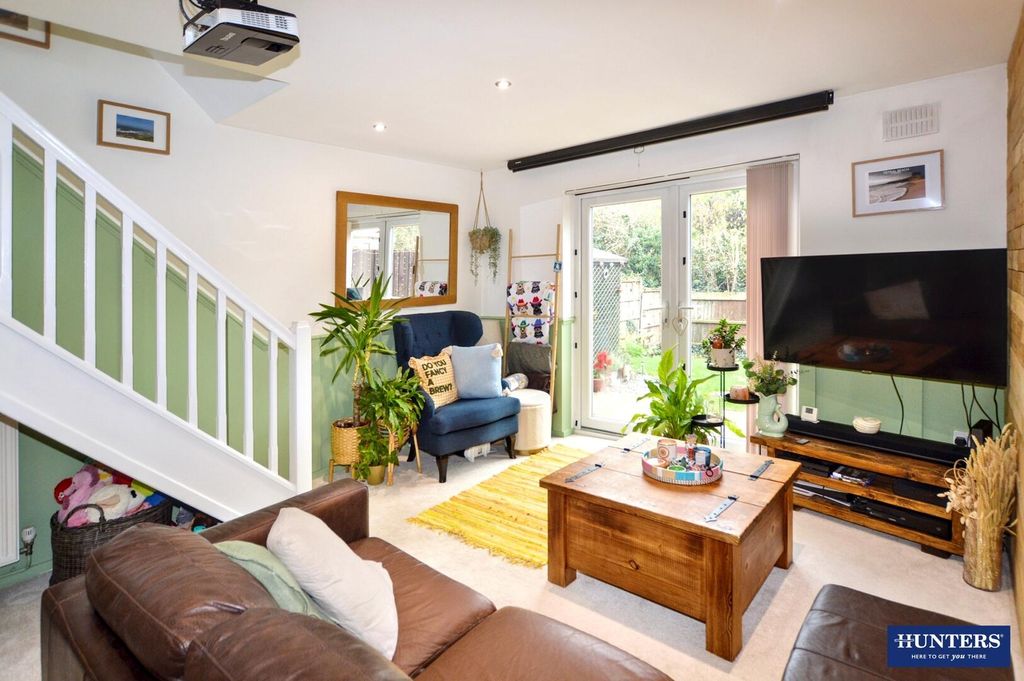 Property photo 1 of 8 Living Room