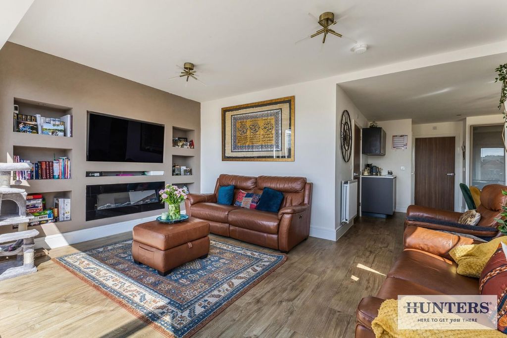 Property photo 2 of 30 92179_17 West Wood    (5) - Copy_Low.Jpg