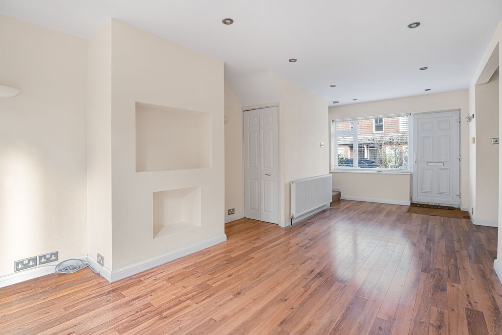 Property photo 2 of 15 Lounge