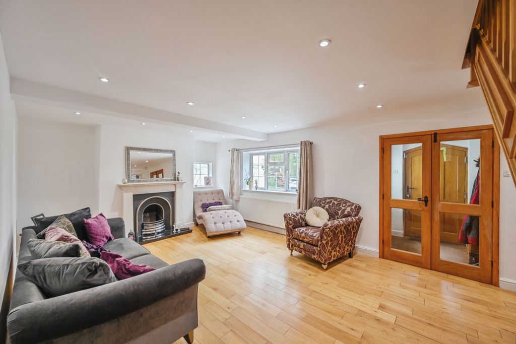 Property photo 3 of 27 Sitting Room