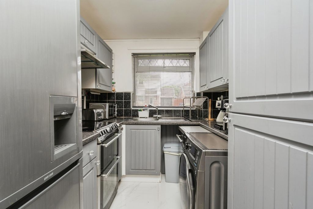 Property photo 3 of 16 Photo